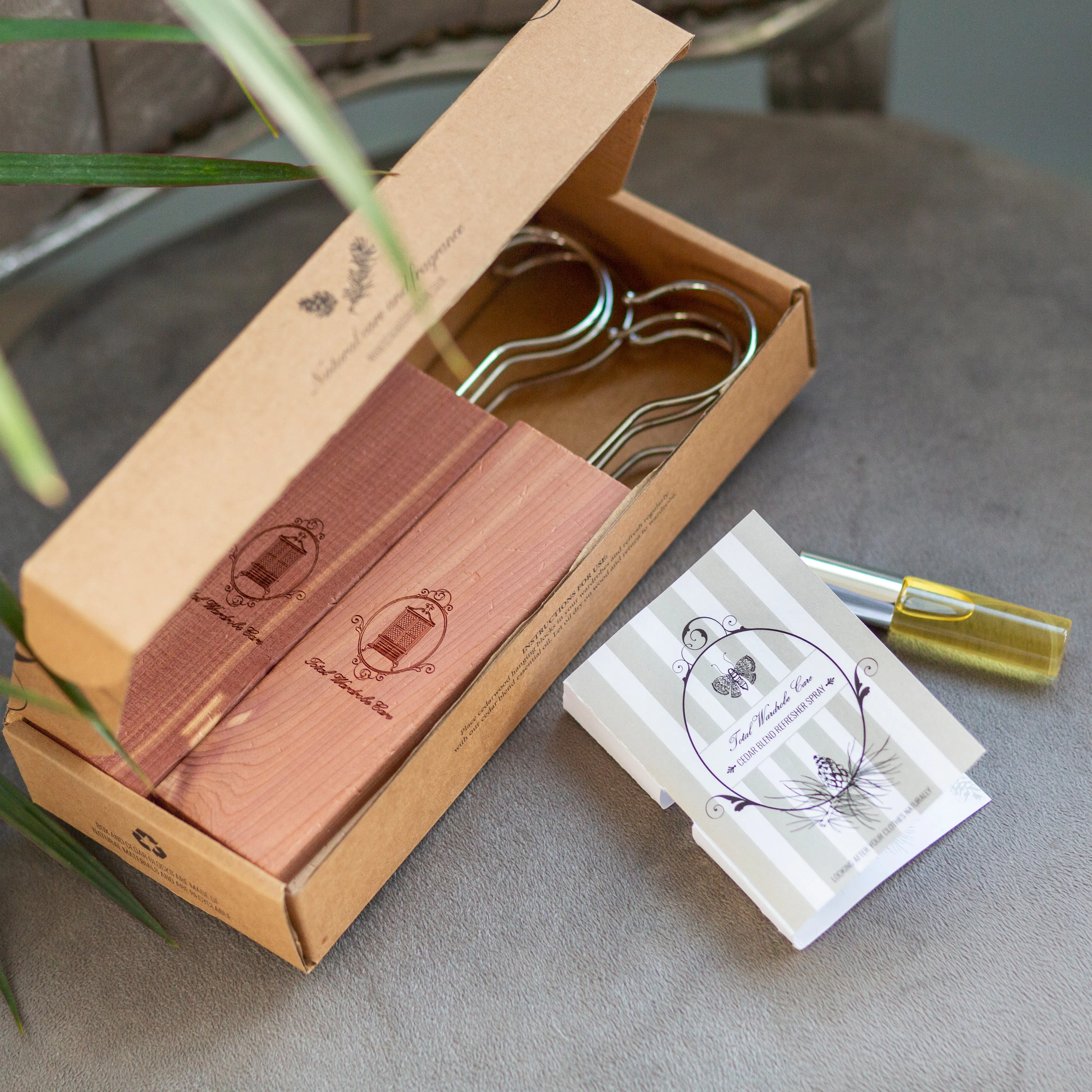 Cedarwood Hanging Blocks & Refresher Spray Gift Set