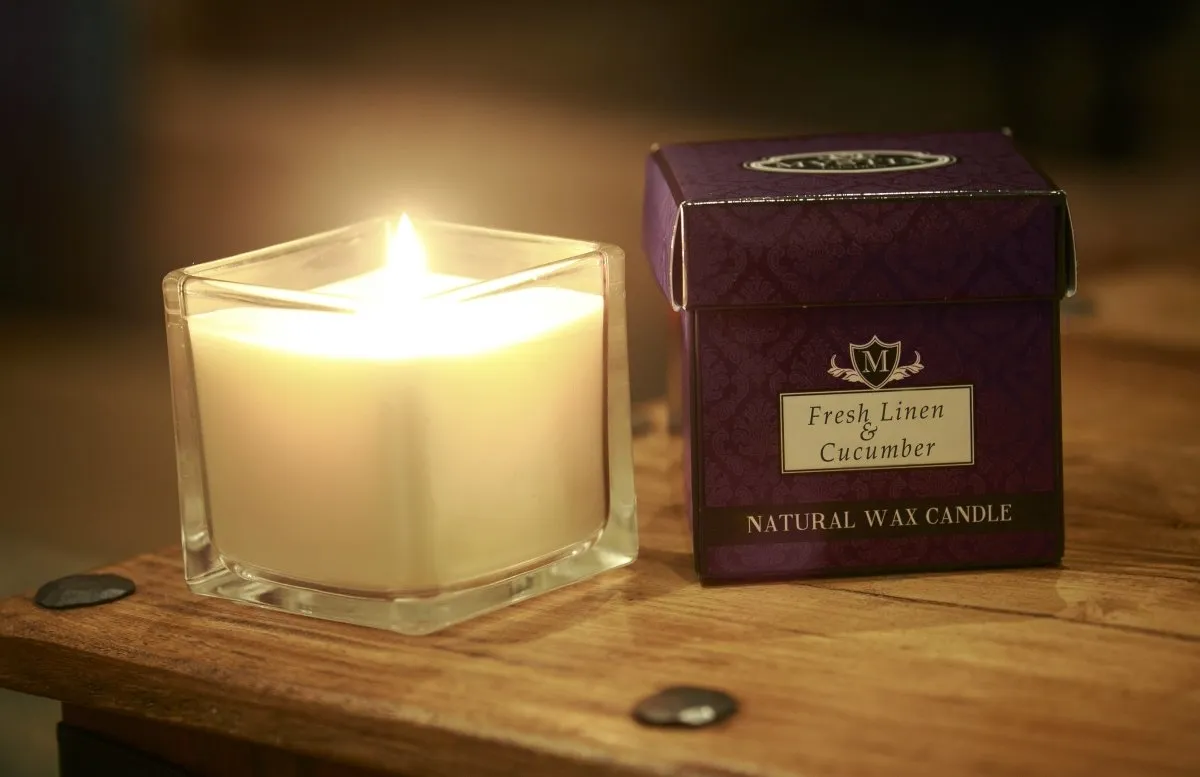 Fresh Linen & Cucumber Scented Candle